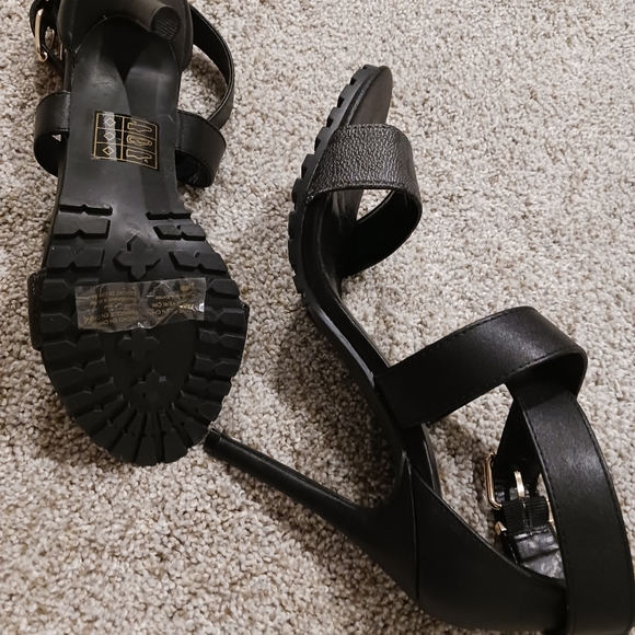 Guess sandals size 37- 7.5 - Picture 4 of 6